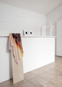 links: Sunset photography III (c) Inka & Niclas, rechts: Polaroid Lunagram (c) Johan Österholm