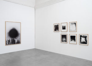 links: Vista Point I (c) Inka & Niclas, rechts: Moon Plate Prints I (c) Johan Österholm